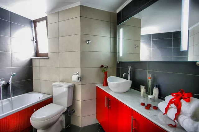 جناح عائلي بسرير كينج وسريرين منفصلين بإطلالة على البحر بشرفة بغرفتي نوم، ESTHISIS SUITES CHANIA 2/2