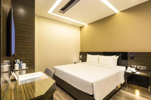 Superior, King Bed, No Window، QUEEN ANN HOTEL 1/2