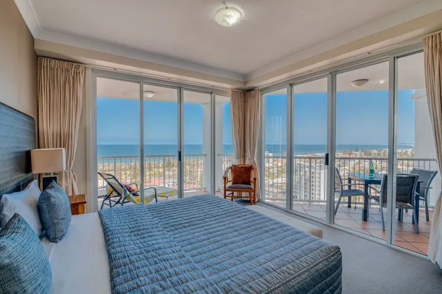 Sub Penthouse, 2 Beds, Queen and Twin Beds, Bel Air on Broadbeach 2/3