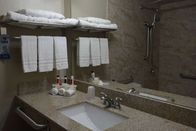 غرفة بسريرين كوين، Travelodge by Wyndham Trinidad 3/3