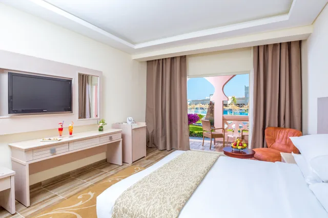 غرفة عائلية كبيرة بسرير مزدوج وسريرين منفصلين، Pickalbatros Aqua Vista Resort - Hurghada 1/7