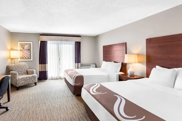 غرفة قياسية بسريرين كوين في الملحق في الطابق العلوي، Quality Inn & Suites Gorham White Mountains 3/7