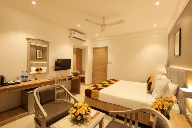 Luxury, Oyo Premium Alleppey Iron Bridge 1/1
