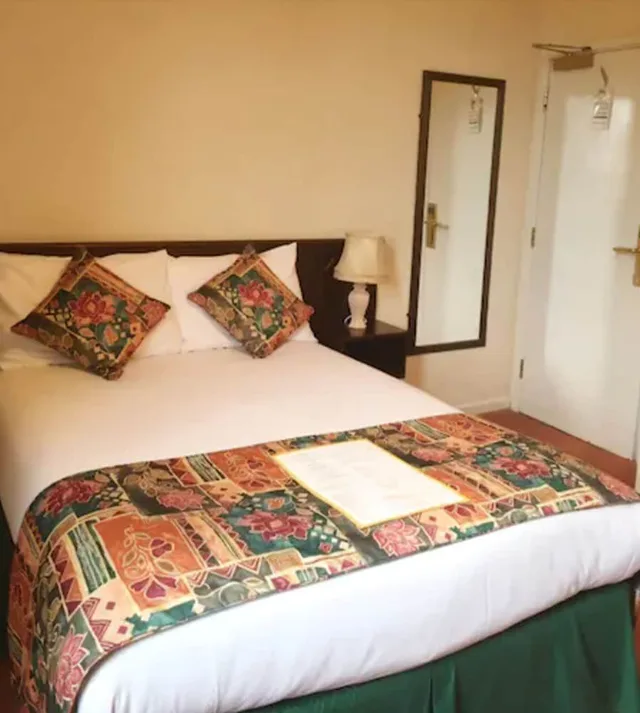 غرفة عائلية بسرير مزدوج وسرير فردي، Arundel House Hotel 2/4