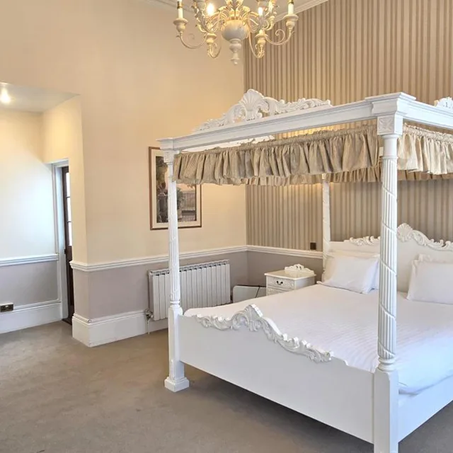 Manor, Four Poster، Manor of Groves 5/10