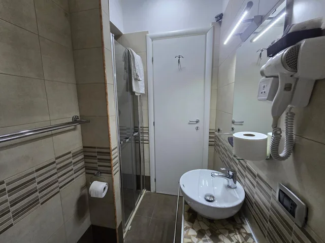 غرفة بسرير كوين، B&B Nazionale 7/8