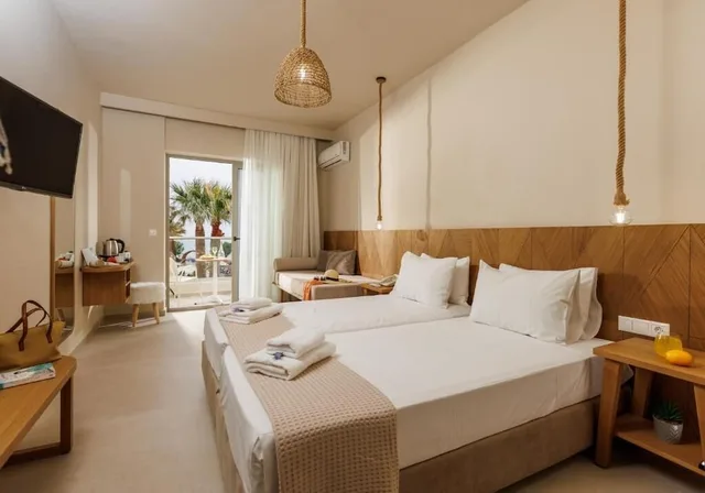 غرفة سوبيريور بسرير مزدوج بإطلالة على البحر مع أريكة، Malia Bay Beach Hotel And Bungalows 3/10