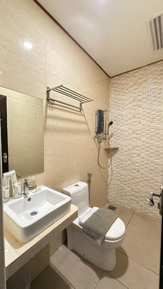 Executive, King Bed, 1 Million Hotel 5/6