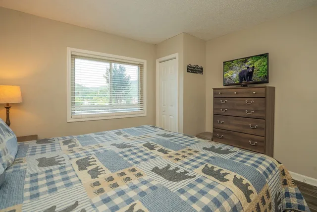 شقة سكنية بسرير كينج وسرير كوين بغرفتي نوم مع أريكة، Gatlinburg Chateau Rentals 9/10