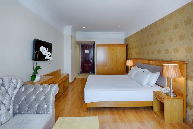Garden, Sunshine, Twin Beds، Silverland Ben Thanh Hotel 1/10