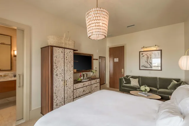 Grand, King Bed, Accessible, The Dewberry Charleston 2/5