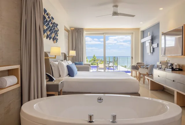 Diamond Club, Swim Out, Junior Suite, Luxury, Ocean Front، Royalton Splash Riviera Cancun, An Autograph Collection All-Inclusive Resort 5/6