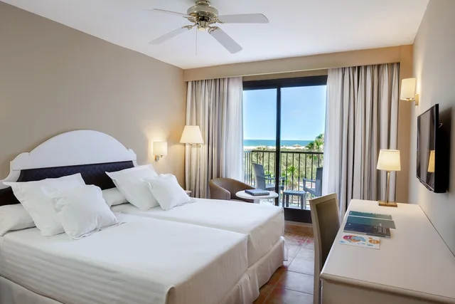 غرفة سوبيريور بسرير مزدوج بإطلالة على البحر، Occidental Isla Cristina (ex Barcelo) 1/3