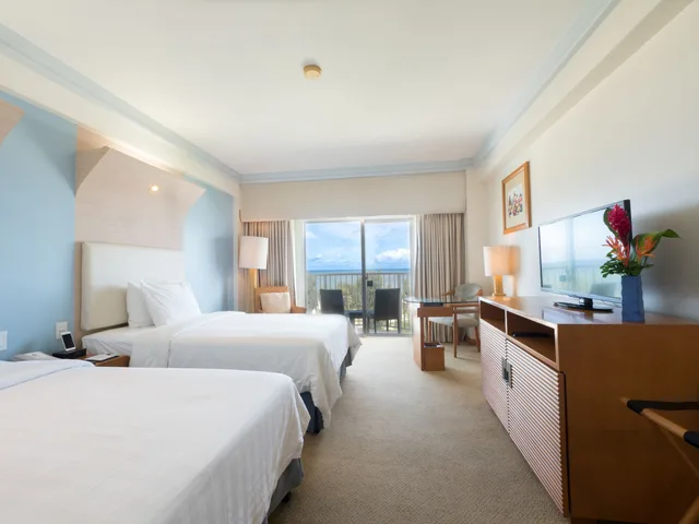 غرفة قياسية بسريرين مزدوجين بإطلالة على البحر، Crowne Plaza Resort Saipan an IHG Hotel 6/10