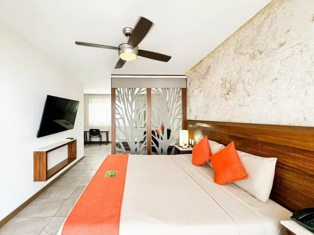 غرفة ديلوكس بسرير كينج بشرفة مع أريكة، Grand Fifty Suites 5/10