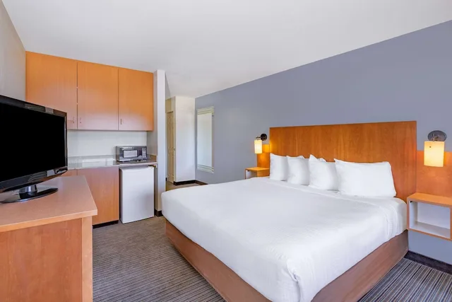 غرفة بسرير كينج لذوي الإعاقة، La Quinta Inn & Suites by Wyndham Helena 3/7