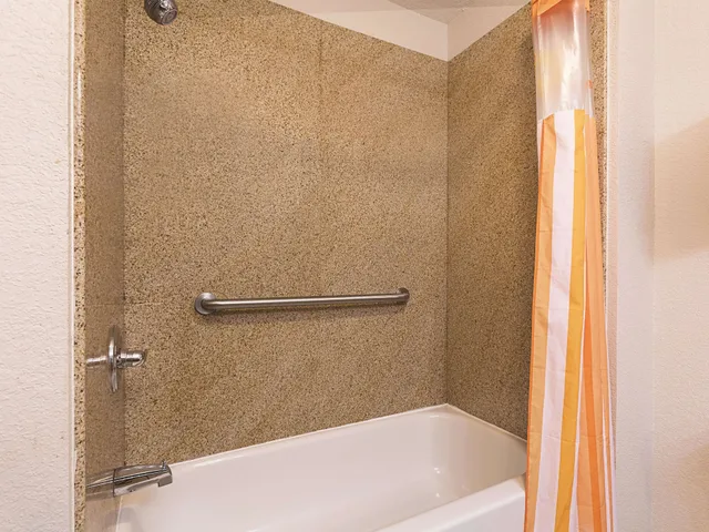 جناح رئاسي بسرير كينج، La Quinta Inn and Suites by Wyndham Alvarado 5/6