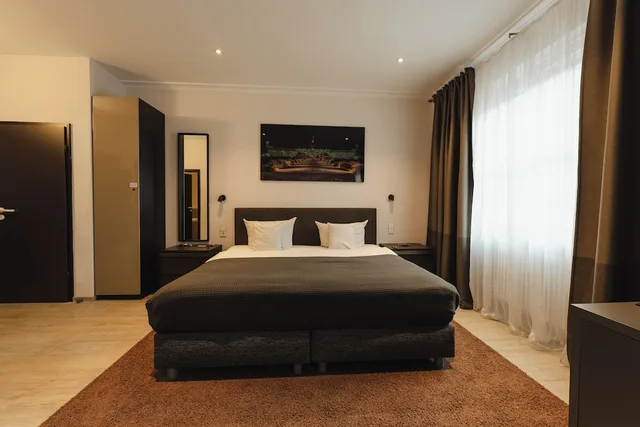 جناح بسرير كينج بغرفة نوم واحدة مع أريكة، Hotel Kaiserhof 4/10
