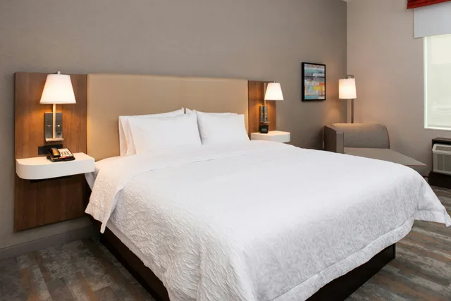 غرفة بسرير كينج لذوي الإعاقة، Hampton Inn & Suites Buena Park 3/7