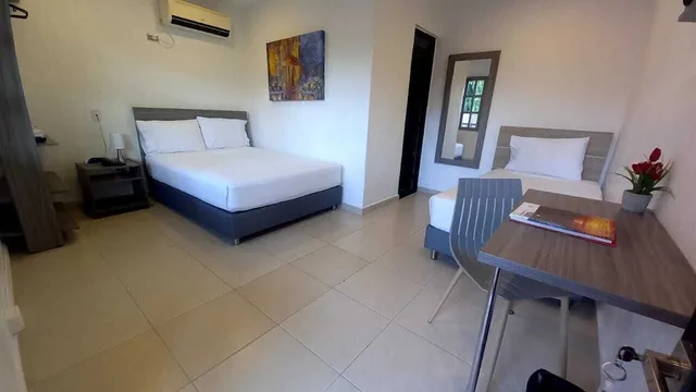 غرفة قياسية ثلاثية بسرير مزدوج وسرير فردي، Hotel Vanguardia Natural 1/2