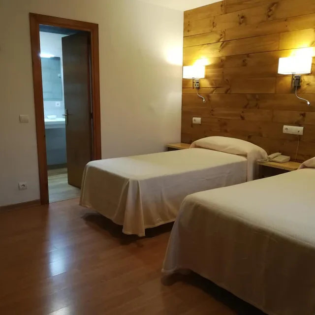 غرفة ثلاثية، Hotel Vicente 3/8