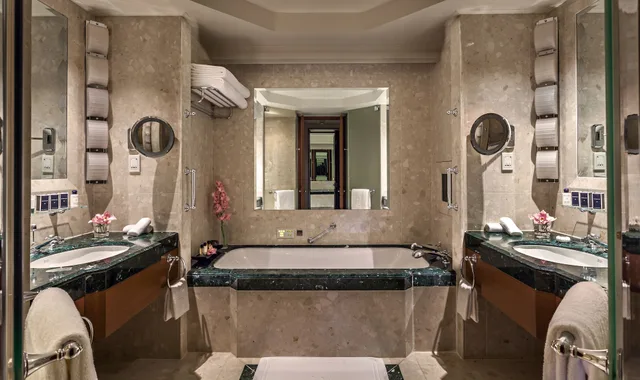 غرفة غراند ديلوكس بسريرين منفصلين بشرفة، The Peninsula Bangkok 1/3