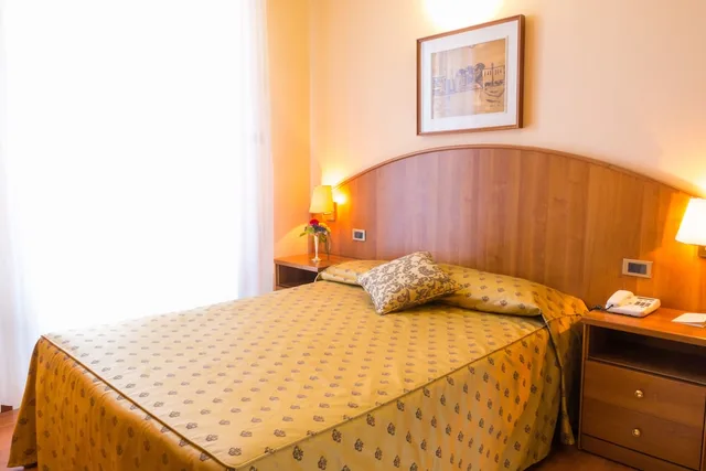 غرفة سوبيريور بسرير مزدوج وسرير فردي بإطلالة على البحر، Hotel Principe 3/5