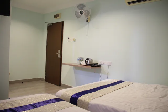 جناح عائلي، Summer Hotel 2/4