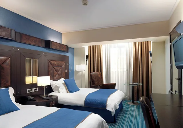 غرفة بريميوم بسريرين مزدوجين مع دخول صالة النادي، Crowne Plaza Athens City Centre 3/10