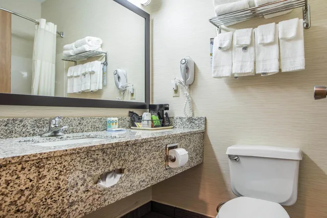 غرفة بسريرين كوين للمدخنين، Quality Inn & Suites Bloomington I-55 and I-74 2/2