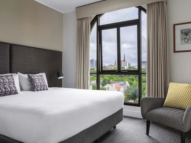 1 Bedroom, King Bed, Mantra On Jolimont 1/5