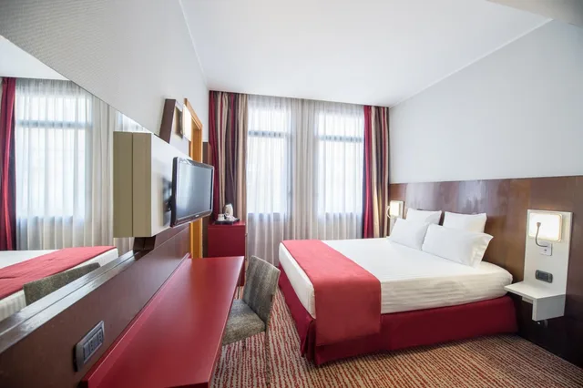 غرفة كلاسيكية بسرير كوين، Mercure Roma Piazza Bologna 1/9