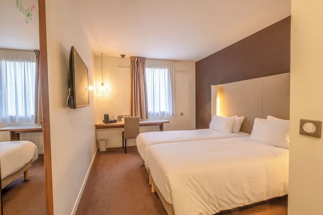 Standard, 3 Beds, Hotel Restaurant Campanile Roissy Le Mesnil-Amelot 6/10