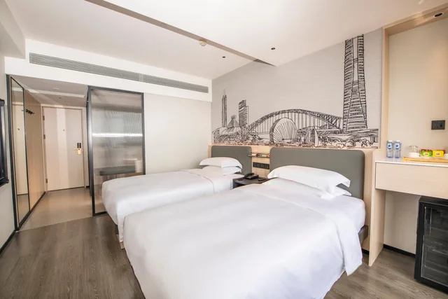 Premium, Twin Beds, Scenic View, Panoramic Floor، Guangdong Hotel Zhuhai Ex Guangdong Regency 2/5
