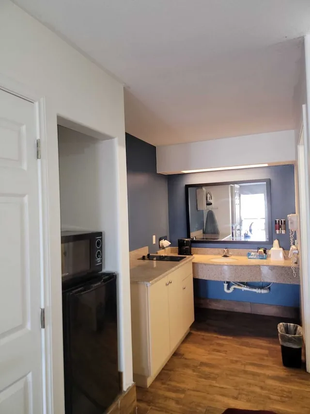 Standard, 2 Queen Beds, Texas Inn & Suites Raymondville 7/10
