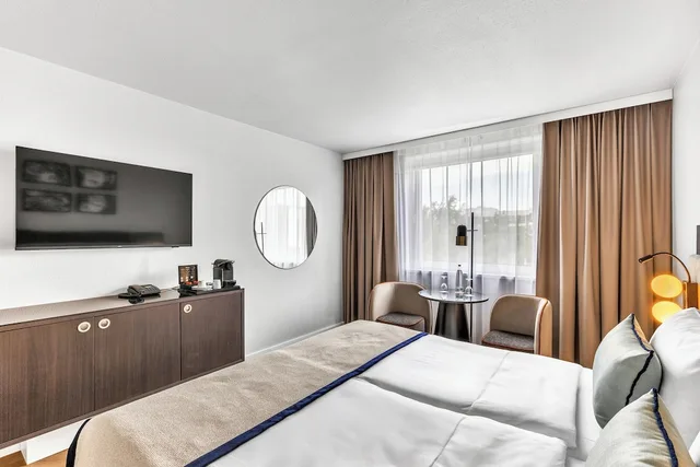 غرفة عائلية بسرير كينج مع أريكة، Leonardo Hotel Hannover Medical Park 6/10