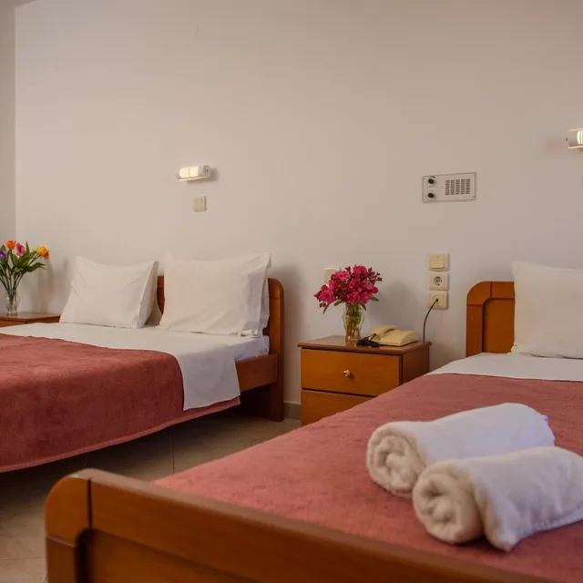 غرفة ثلاثية، Melissa Hotel 7/10