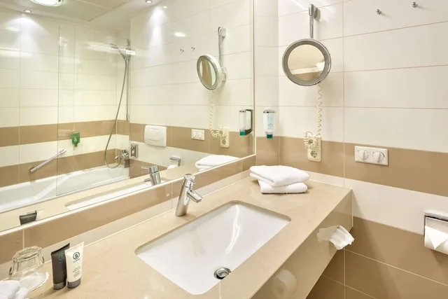 Superior, Twin Beds, Hotel Schillerpark Linz A Member of Radisson Individuals 8/8