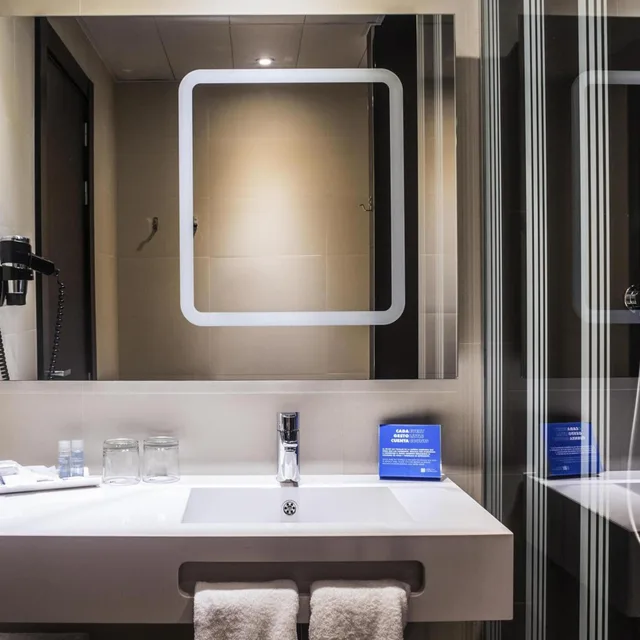 غرفة تنفيذية بسرير كوين بمنطقة جلوس، Novotel Madrid Center 9/10