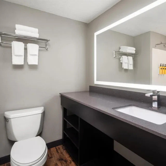 جناح بسريرين كوين مع أريكة، Best Western Plus Grant Creek Inn 4/6