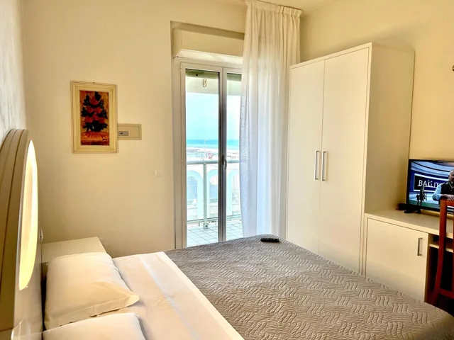 غرفة بسرير مزدوج أو سريرين منفصلين بإطلالة على البحر، Hotel Adria 1/10