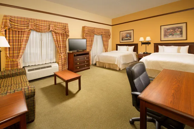 استوديو بسريرين كوين، Hampton Inn Suites Stillwater 1/3