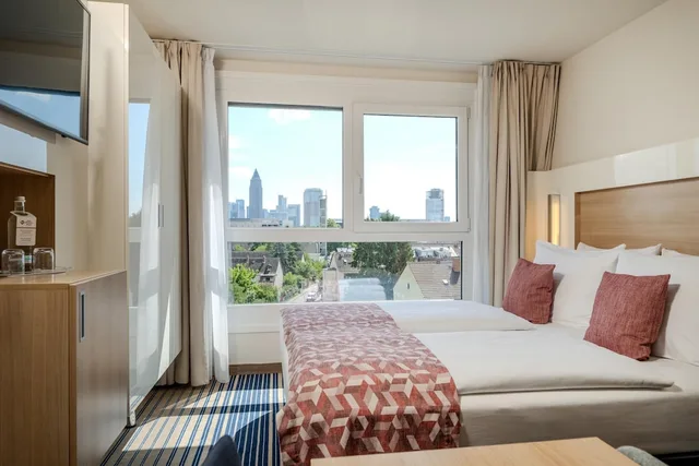 غرفة قياسية بسرير كوين بإطلالة على المدينة، Best Western Plus Welcome Hotel Frankfurt 4/10