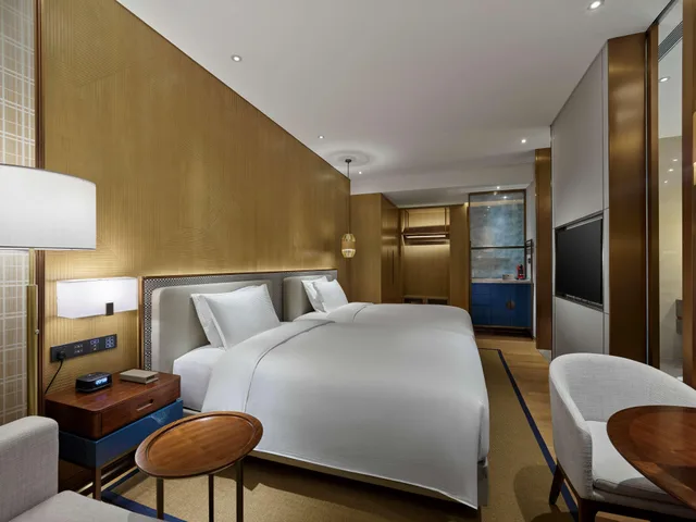 Executive, Twin Beds, Lagoon View، Hilton Hainan Ocean Flower Island 2/2