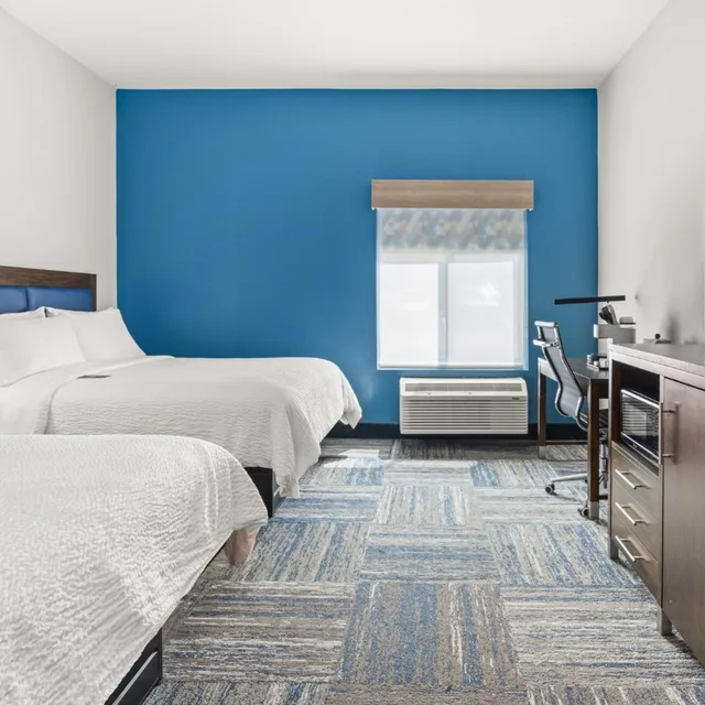 غرفة قياسية بسرير كينج وسريرين كوين، Holiday Inn Express Asheville Woodfin an IHG Hotel 9/10