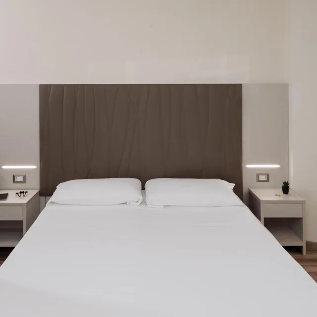 غرفة ثلاثية، Hotel Riviera 7/10