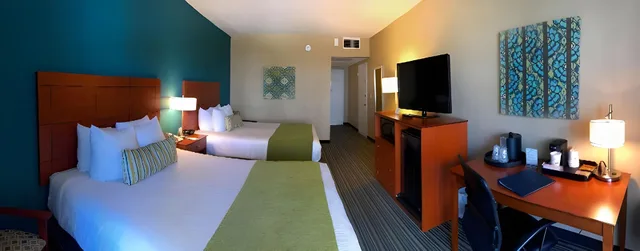 غرفة بسريرين كوين بشرفة، Palm Tree Club Miami Hotel 1/1