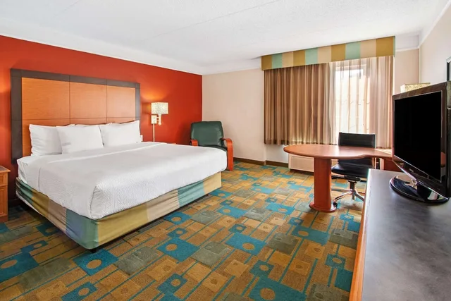 غرفة ديلوكس بسرير كينج، La Quinta Inn & Suites by Wyndham Albuquerque West 2/8