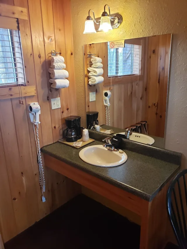 غرفة قياسية بسرير كينج، Early Blue Motel 6/7