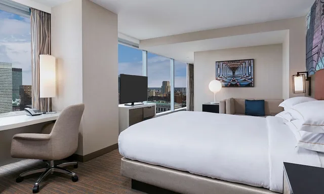 غرفة ركنية بسرير كينج بإطلالة على البحيرة لذوي الإعاقة، Hilton Cleveland Downtown 9/10